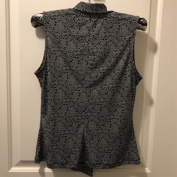 Super cute sleeveless top - Picture 2 of 4